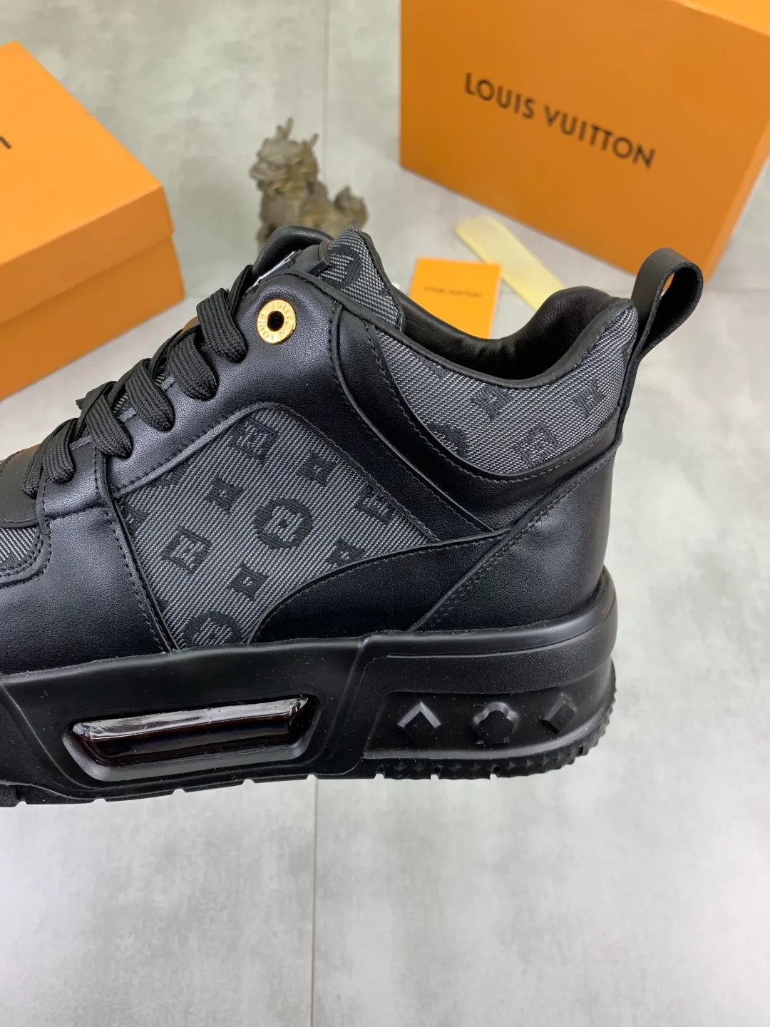 Men's men's shoes 💰P440 new style 💶【LOUIS VUITTON) new high top🍀LV Louis Vuitton *—— LV classic high top trendy shoes! Made of imported original soft calfskin, water-dyed pigskin lining. Original wear-resistant rubber outsole! High quality products! Code number: 38-44 Color: 3️⃣ colors available